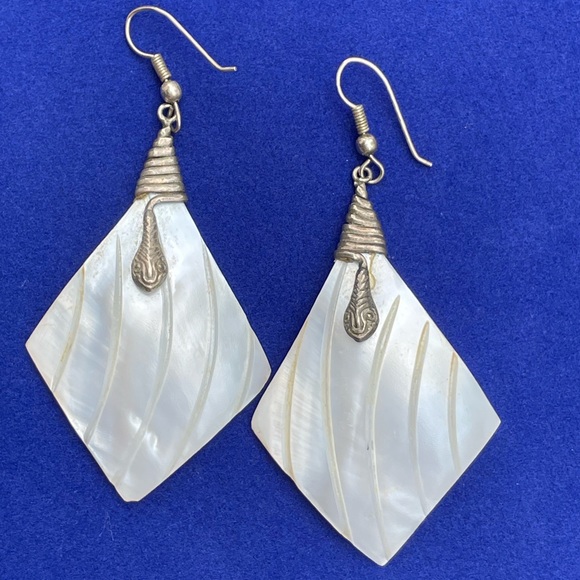 🐍 Vintage mother of pearl snake earrings - Picture 2 of 6